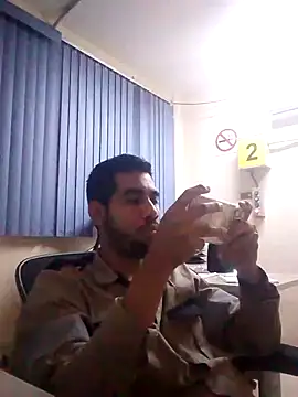 Snapshot of EnriquePersian197 chatting on January 11, 4:27 am EnriquePersian197 online show from January 11, 4:27 am