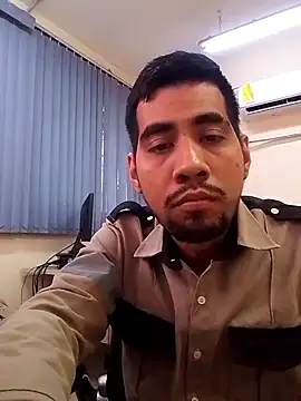 Snapshot of EnriquePersian197 chatting on March 3, 2:31 pm EnriquePersian197 online show from March 3, 2:31 pm