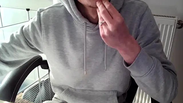 Snapshot of ElViko11 chatting on February 14, 2:44 pm ElViko11 online show from February 14, 2:44 pm