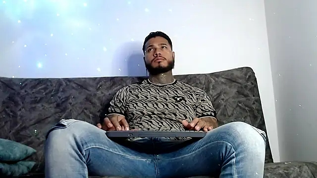 Snapshot of Exotic_tatto27121 chatting on December 30, 7:15 am Exotic tatto27121 online show from December 30, 7:15 am