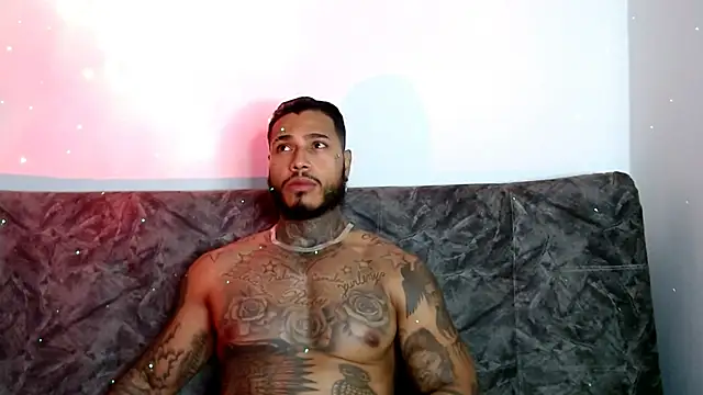 Snapshot of Exotic_tatto27121 chatting on December 19, 5:29 am Exotic tatto27121 online show from December 19, 5:29 am