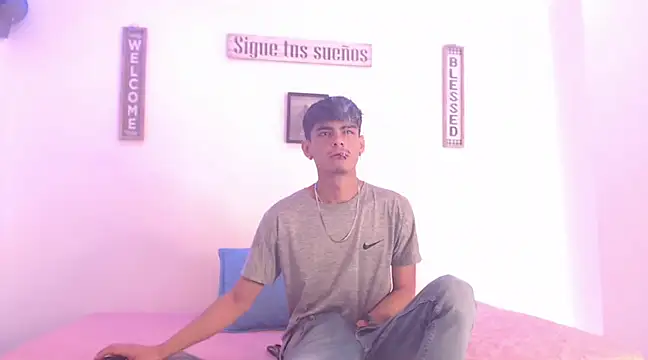 harrytomson 1 online show from December 15, 2:27 pm