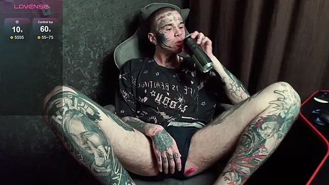 Snapshot of lonelycrystal chatting on September 30, 8:01 pm lonelycrystal online show from September 30, 8:01 pm