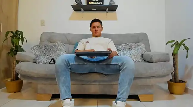 julian wallace online show from January 21, 12:15 am