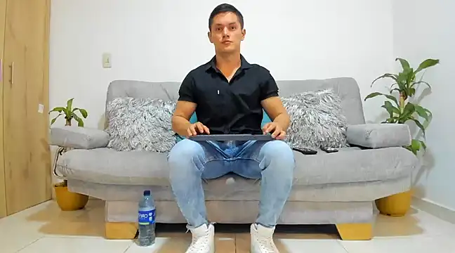 julian wallace online show from December 11, 9:55 pm