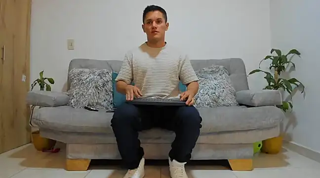 julian wallace online show from December 5, 9:17 pm