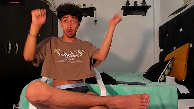 Snapshot of RyanRizzo chatting on March 21, 3:24 pm RyanRizzo online show from March 21, 3:24 pm