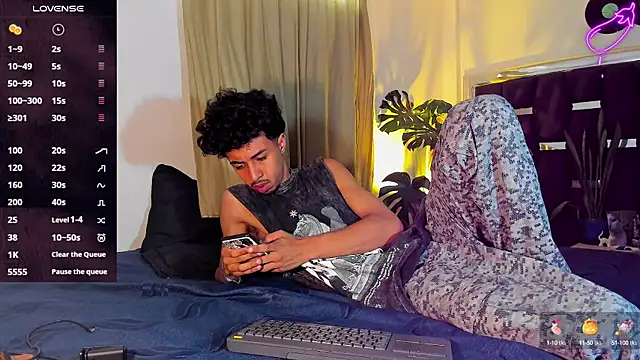 Snapshot of RyanRizzo chatting on February 27, 5:47 pm RyanRizzo online show from February 27, 5:47 pm