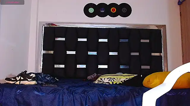 Snapshot of RyanRizzo chatting on February 18, 11:30 pm RyanRizzo online show from February 18, 11:30 pm