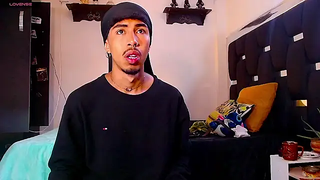 Snapshot of RyanRizzo chatting on December 23, 7:41 pm RyanRizzo online show from December 23, 7:41 pm