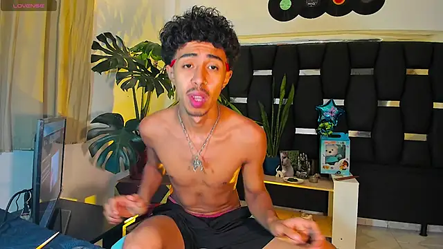 Snapshot of RyanRizzo chatting on February 28, 3:15 pm RyanRizzo online show from February 28, 3:15 pm