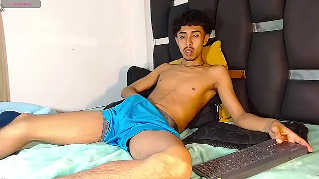 Snapshot of RyanRizzo chatting on February 11, 7:38 pm RyanRizzo online show from February 11, 7:38 pm