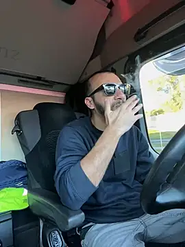 donnuozfutura online show from December 24, 8:11 am