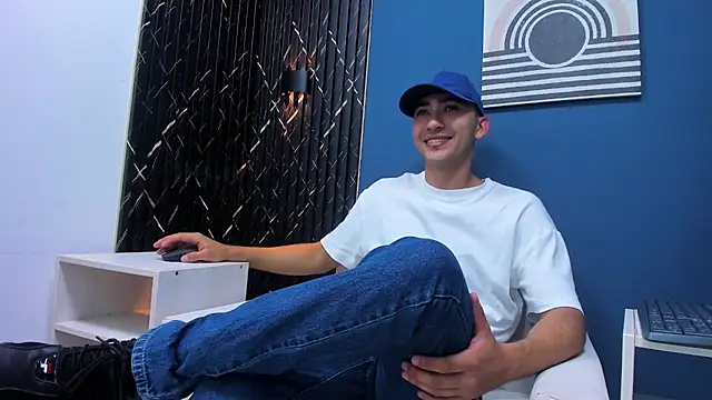 Liam crox online show from January 28, 7:32 pm