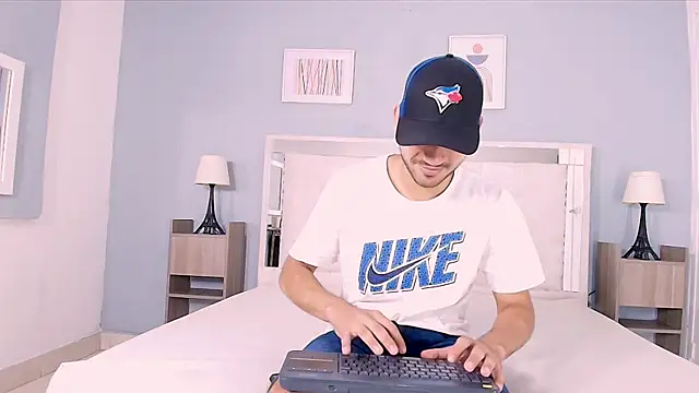 Liam crox online show from December 27, 2:12 pm