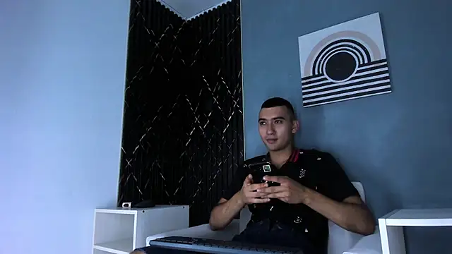 Liam crox online show from December 18, 7:30 pm