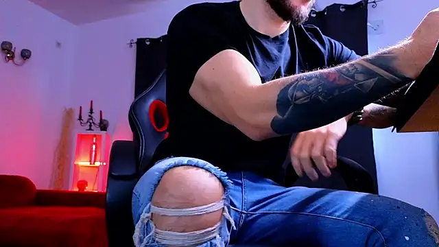 MightyAaron66 online show from October 27, 7:32 am