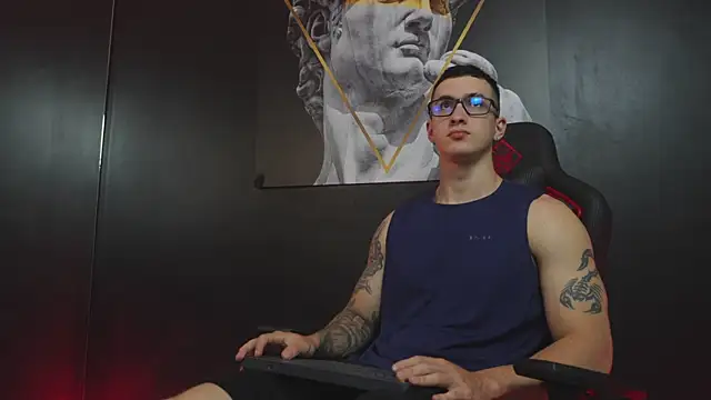 JacksonOlsenn online show from November 24, 8:21 pm