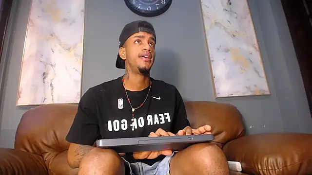 AaronCruz  online show from January 3, 1:36 pm