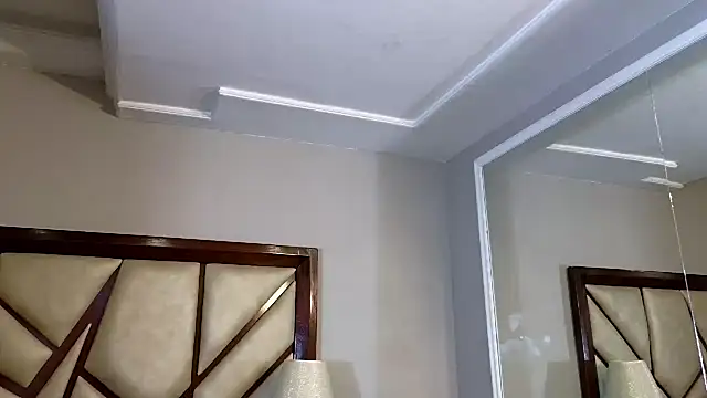 AaronCruz  online show from December 12, 9:04 pm