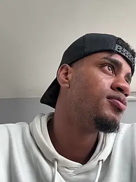 AaronCruz  online show from March 10, 7:18 pm