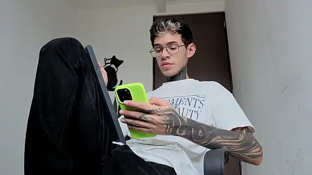 Saturno v online show from April 5, 5:31 pm