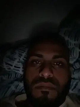 Snapshot of islandvybee55 chatting on February 15, 10:11 pm islandvybee55 online show from February 15, 10:11 pm