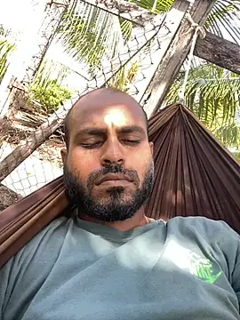 islandvybee55 online show from November 12, 5:08 pm