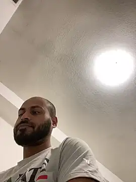 Snapshot of islandvybee55 chatting on January 4, 6:19 am islandvybee55 online show from January 4, 6:19 am