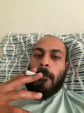 Snapshot of islandvybee55 chatting on February 8, 10:29 pm islandvybee55 online show from February 8, 10:29 pm