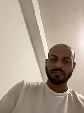 Snapshot of islandvybee55 chatting on December 14, 10:39 pm islandvybee55 online show from December 14, 10:39 pm