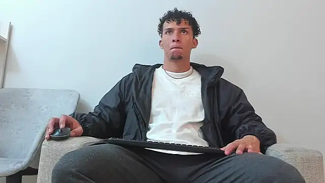 Dominick star online show from March 19, 4:03 am