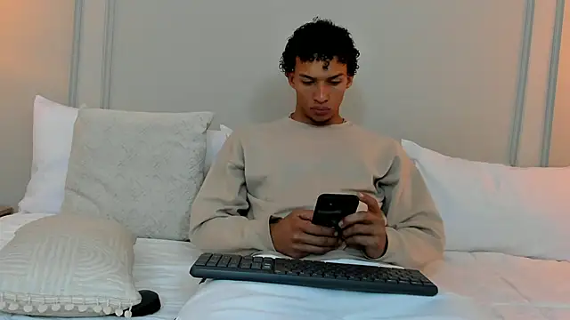 Dominick star online show from December 12, 3:32 am