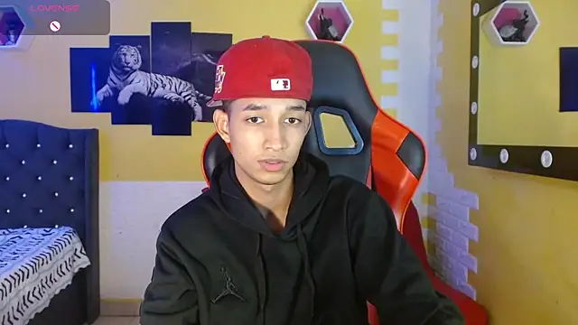 jose sexycumm online show from November 2, 8:35 pm