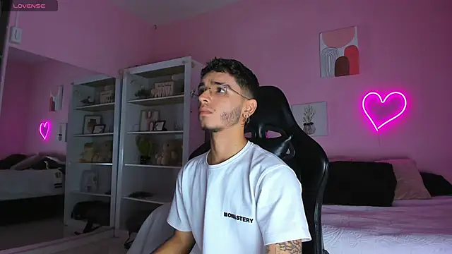 Ian Castillo  online show from February 25, 11:19 am