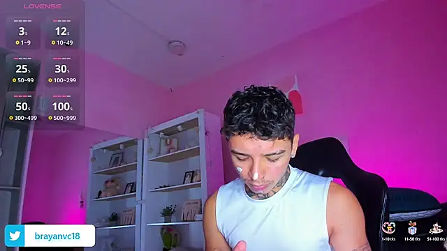 Ian Castillo  online show from October 7, 11:25 am