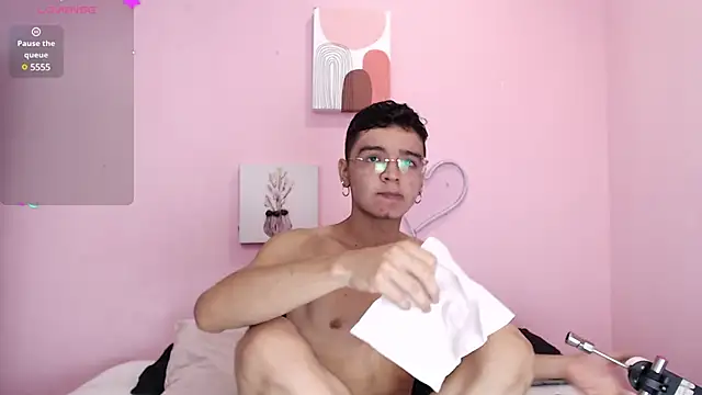 Ian Castillo  online show from December 24, 11:17 am