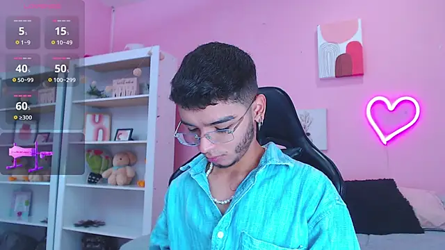 Ian Castillo  online show from February 3, 11:20 am