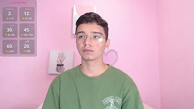 Ian Castillo  online show from December 5, 11:16 am