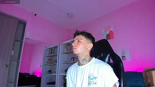 Ian Castillo  online show from November 6, 11:24 am