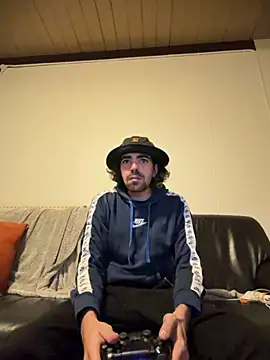 wolfwhite95 online show from November 2, 3:00 am