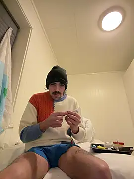 wolfwhite95 online show from March 3, 12:18 am