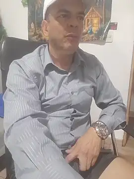 latinmartin73 online show from January 8, 1:00 am