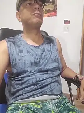 latinmartin73 online show from November 24, 2:12 am