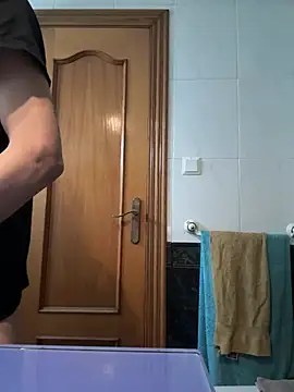 jovenestraviesos online show from February 14, 8:09 am