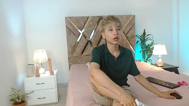 Tommyfoxboy online show from December 4, 12:25 pm