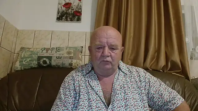 Snapshot of fullballs6 chatting on October 9, 1:54 am fullballs6 online show from October 9, 1:54 am