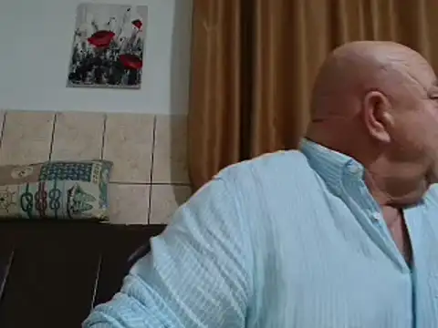 Snapshot of fullballs6 chatting on December 14, 2:01 am fullballs6 online show from December 14, 2:01 am