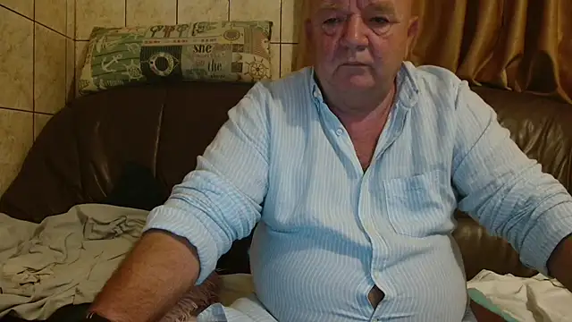 Snapshot of fullballs6 chatting on October 14, 2:29 am fullballs6 online show from October 14, 2:29 am