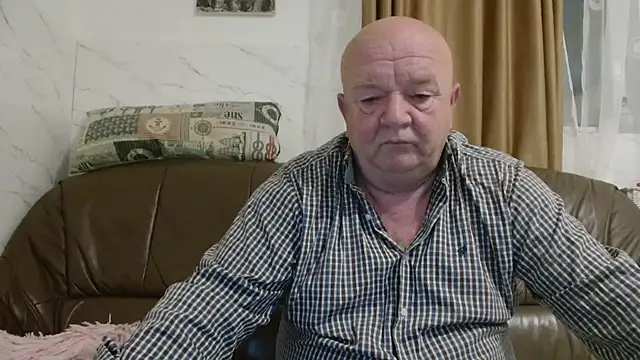 Snapshot of fullballs6 chatting on October 29, 3:53 am fullballs6 online show from October 29, 3:53 am